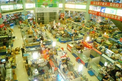 實拍深圳賽格寶安電子城室內景觀, 似乎難見以往的熱鬧場景了